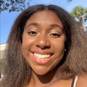 Meet your Posher, Kayla